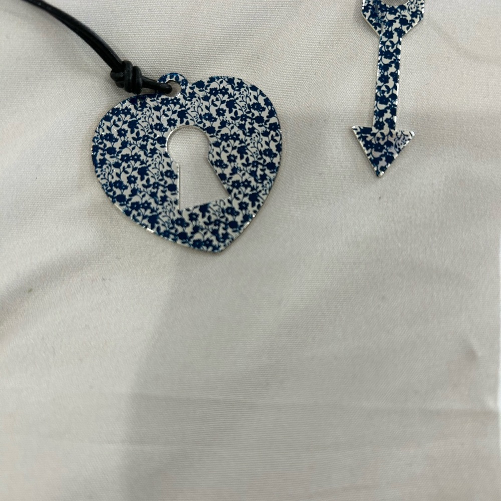 NECKLACE • Leather Rope Key and Lock • - Picture 3 of 6